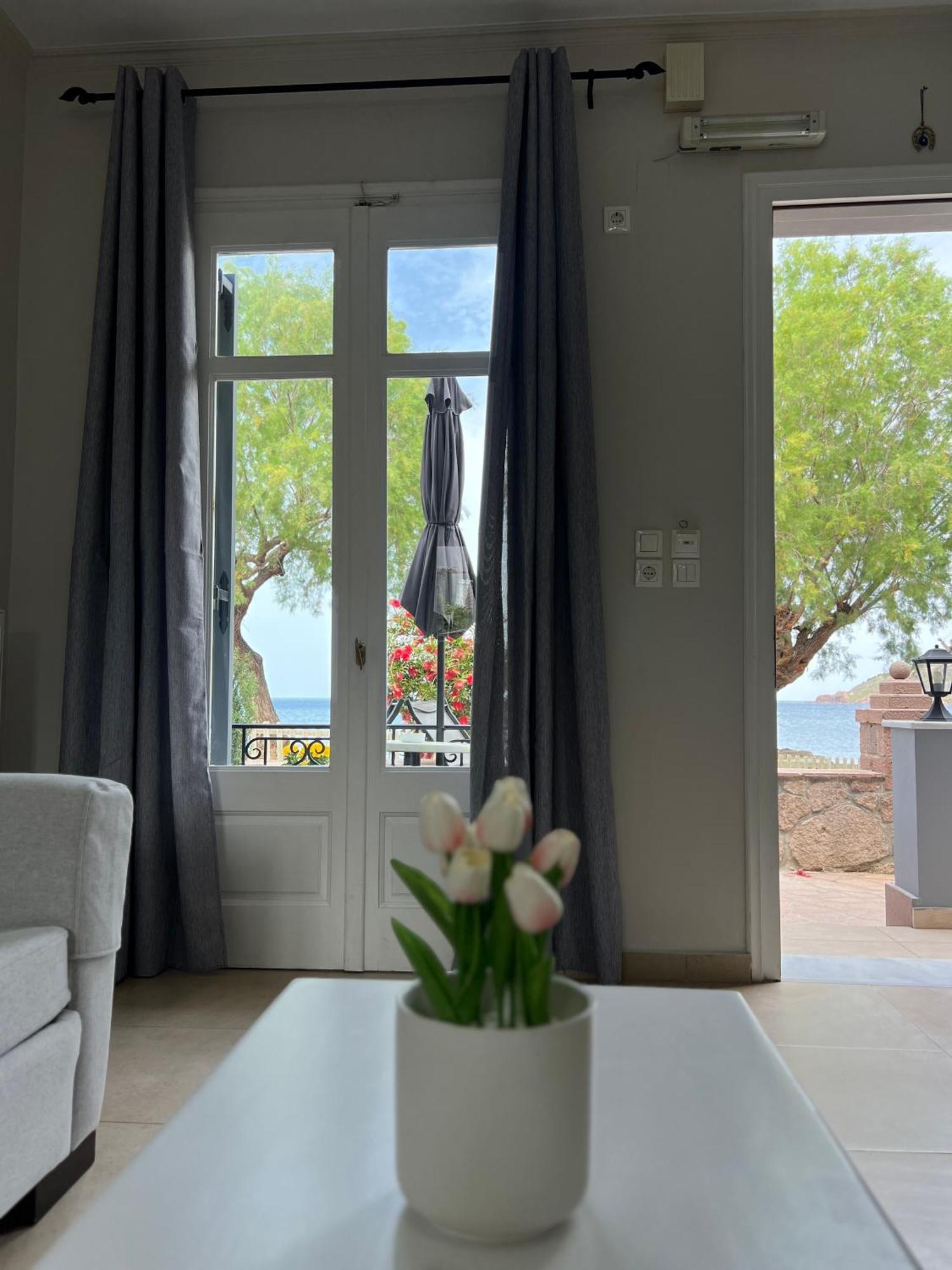Coastline Vila Petra  Exterior foto