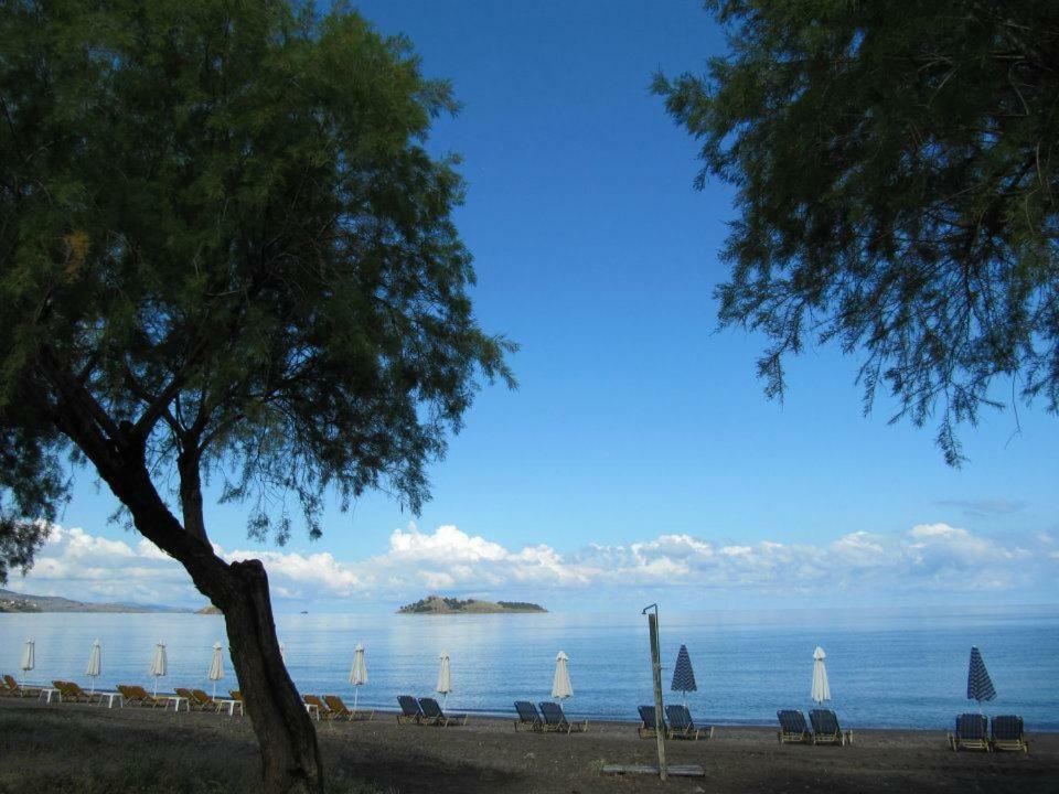 Coastline Vila Petra  Exterior foto